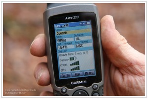 Handgerät des Garmin Astro 220 mit Statusanzeigen