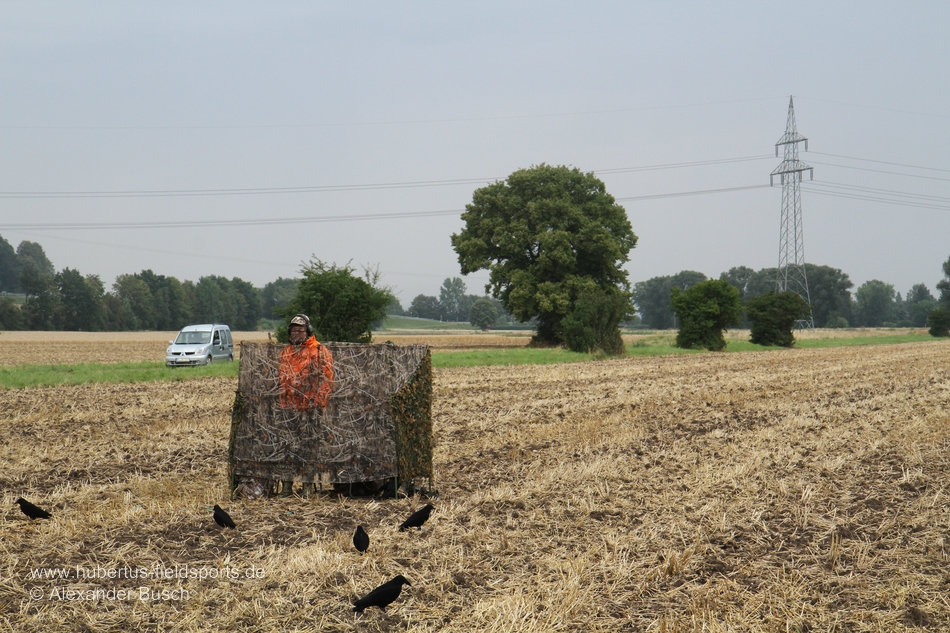 Viele Krähenjäger begehen grobe Fehler - dieser hier begeht direkt mehrere Krähenjäger im Tarnschirm mit Lockbild