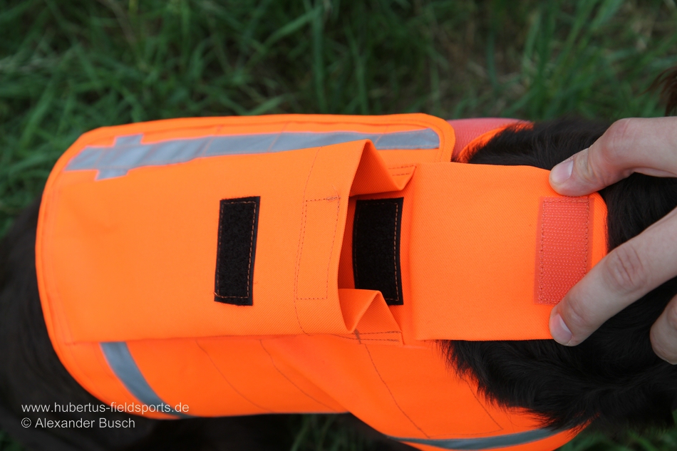 Für GPS-Sender geeignet: Rückenasche bei der Hundesignalweste Holstein Rückentasche der Signalweste Holstein